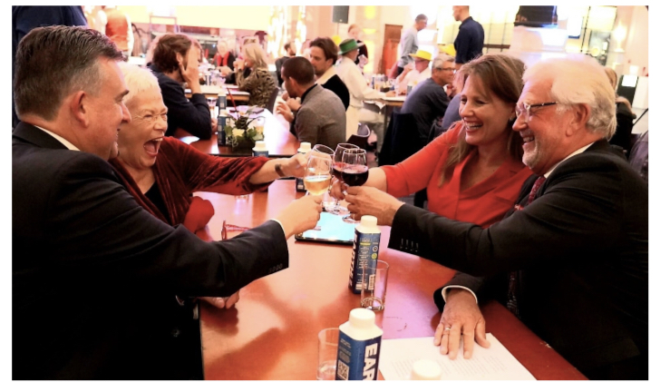 Hierboven de elkaar opvolgende vier burgemeesters tijdens 8 oktober.